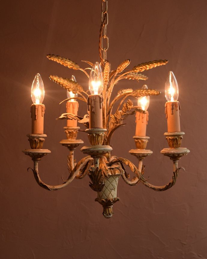 照明・ライティング エレガントなデザインで見る人みんなを魅了するアンティークシャンデリア（5灯）（Ｅ17シャンデリア球付）。。(h-755-z)