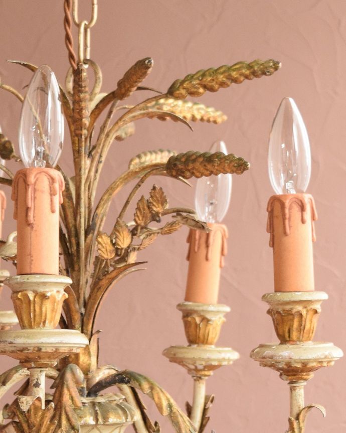 照明・ライティング エレガントなデザインで見る人みんなを魅了するアンティークシャンデリア（5灯）（Ｅ17シャンデリア球付）。。(h-755-z)