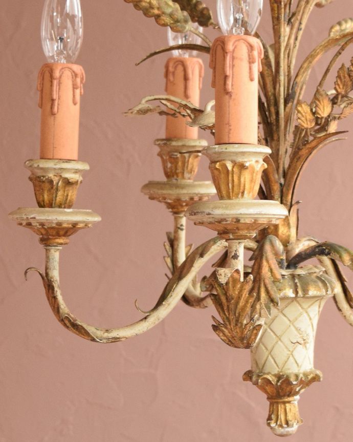 照明・ライティング エレガントなデザインで見る人みんなを魅了するアンティークシャンデリア（5灯）（Ｅ17シャンデリア球付）。。(h-755-z)