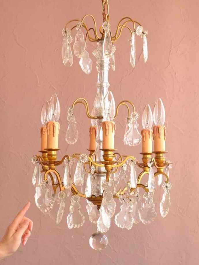 アンティークのガラスシャンデリア