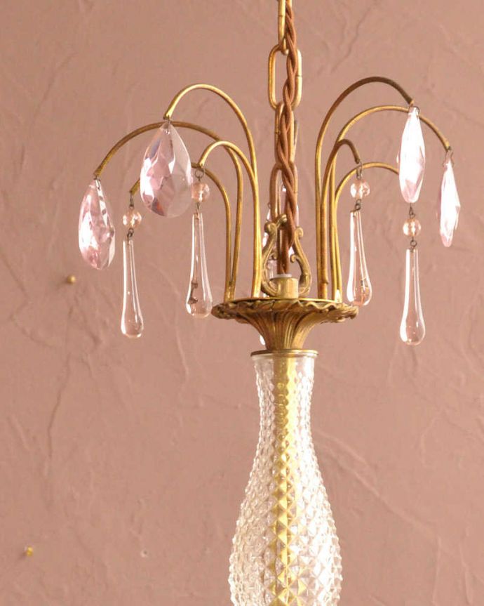 シャンデリア　照明・ライティング　ピンクのガラスが可愛いアンティークの5灯シャンデリア。。(h-758-z)