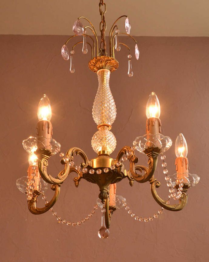 シャンデリア　照明・ライティング　ピンクのガラスが可愛いアンティークの5灯シャンデリア。。(h-758-z)