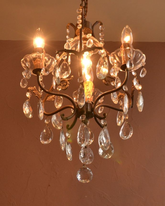 シャンデリア　照明・ライティング　フランスのアンティークシャンデリア（4灯）（Ｅ17シャンデリア球付）。。(h-760-z)