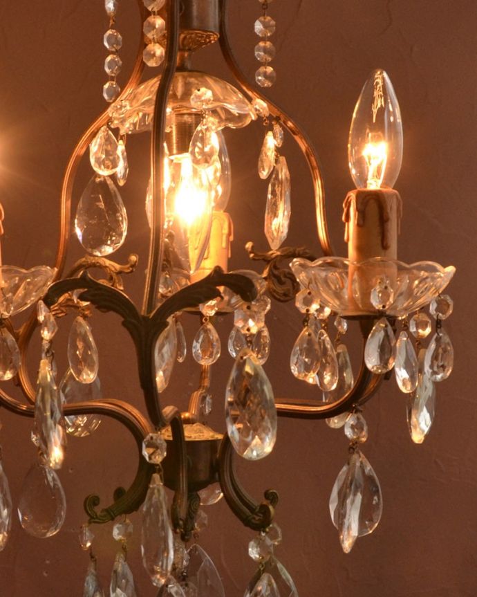 シャンデリア　照明・ライティング　フランスのアンティークシャンデリア（4灯）（Ｅ17シャンデリア球付）。。(h-760-z)