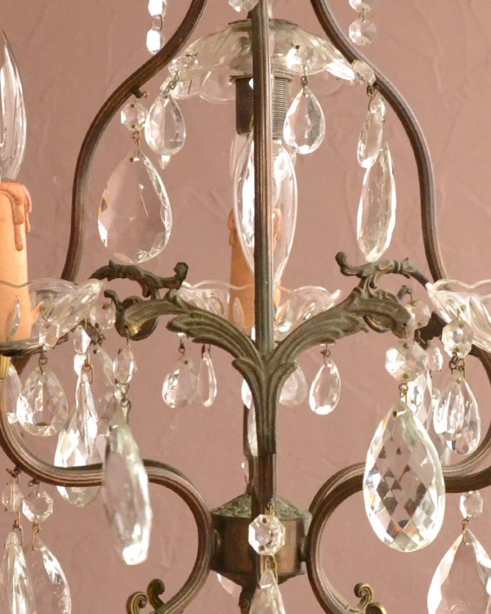 シャンデリア　照明・ライティング　フランスのアンティークシャンデリア（4灯）（Ｅ17シャンデリア球付）。。(h-760-z)