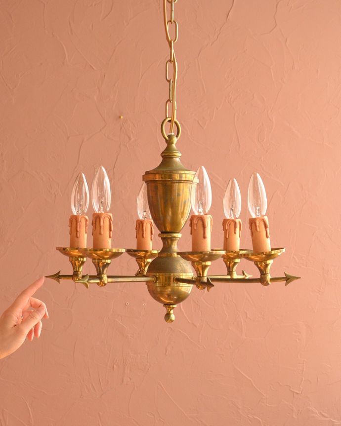 シャンデリア　照明・ライティング　フランスで見つけた真鍮製シャンデリア（6灯）（Ｅ17シャンデリア球付）。。(h-763-z)