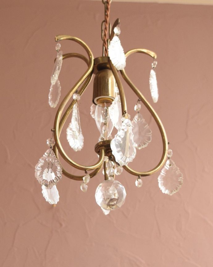 シャンデリア　照明・ライティング　ちょっとめずらしい1灯タイプ、使いやすいE26型のシャンデリア（E26型シャンデリア球付き）。。(h-765-z)