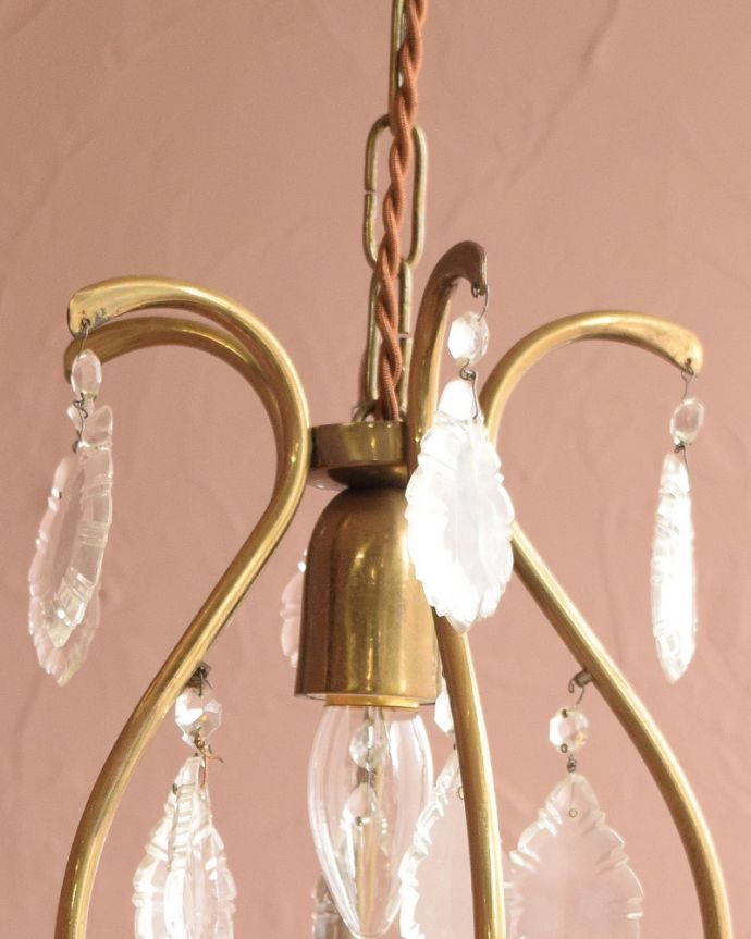 シャンデリア　照明・ライティング　ちょっとめずらしい1灯タイプ、使いやすいE26型のシャンデリア（E26型シャンデリア球付き）。。(h-765-z)