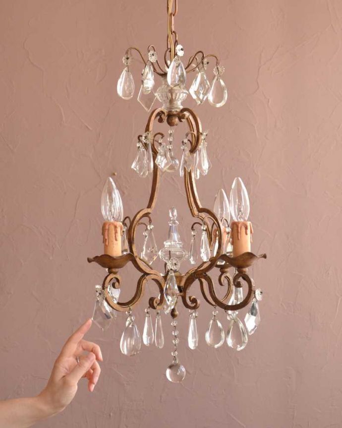 アンティークのガラス付きシャンデリア