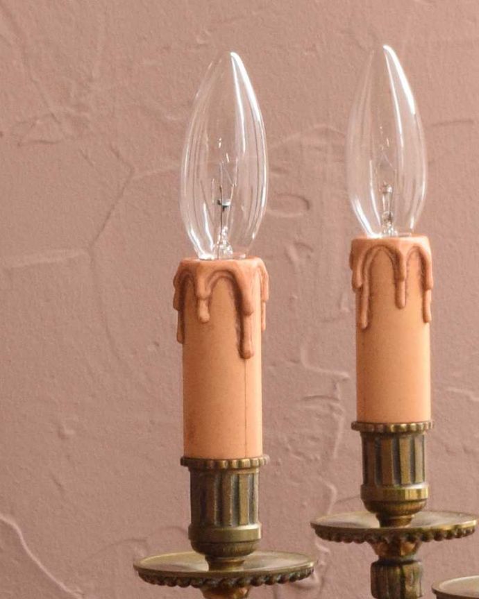 スタンドライト　照明・ライティング　落ち着いた真鍮の輝きが美しいアンティークテーブルランプ（5灯）（Ｅ17シャンデリア球付）。。(h-769-z)