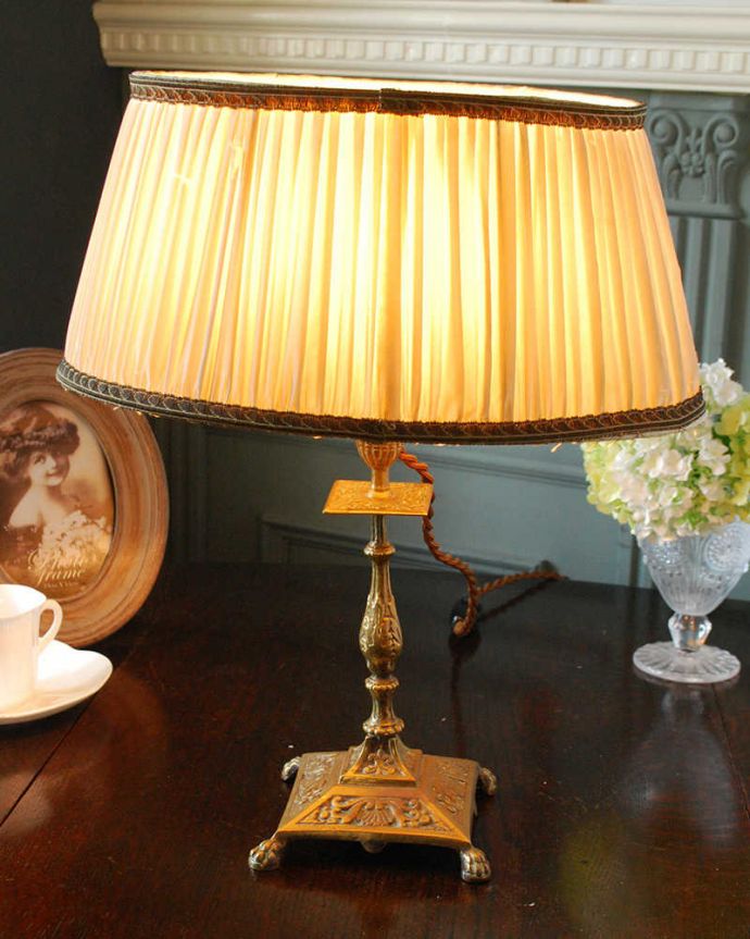 スタンドライト　照明・ライティング　フランスで見つけたアンティークテーブルランプ(E17シャンデリア球付き) 。。(h-771-z)