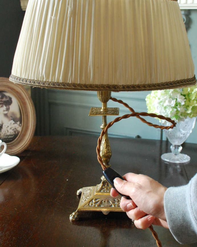 スタンドライト　照明・ライティング　フランスで見つけたアンティークテーブルランプ(E17シャンデリア球付き) 。。(h-771-z)