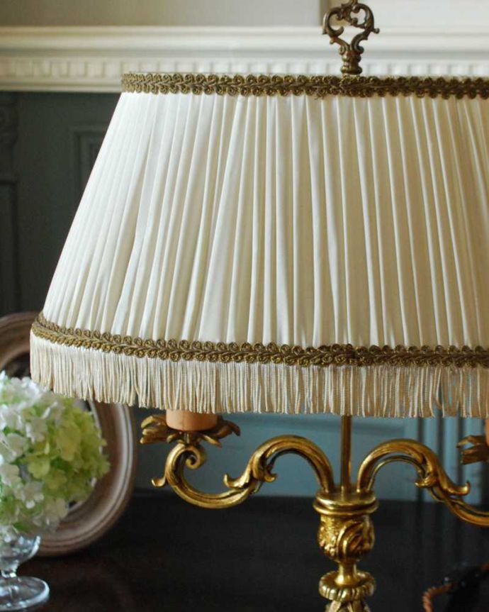 スタンドライト　照明・ライティング　フランスで見つけたアンティークテーブルランプ（2灯）(E17シャンデリア球付き)。。(h-772-z)