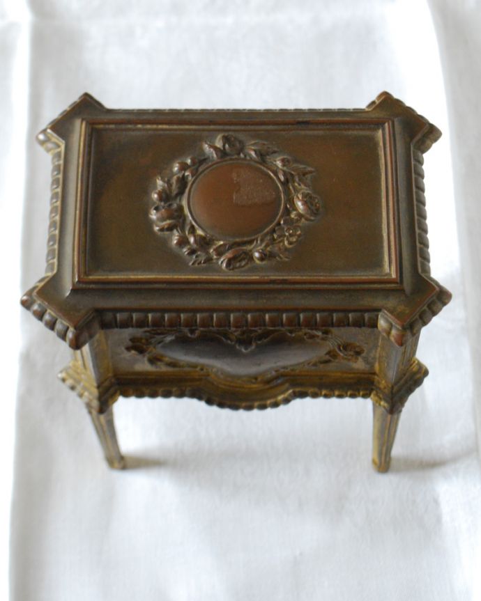 フランスで見つけた真鍮製のアクセサリーケース（ジュエリーケース）(h