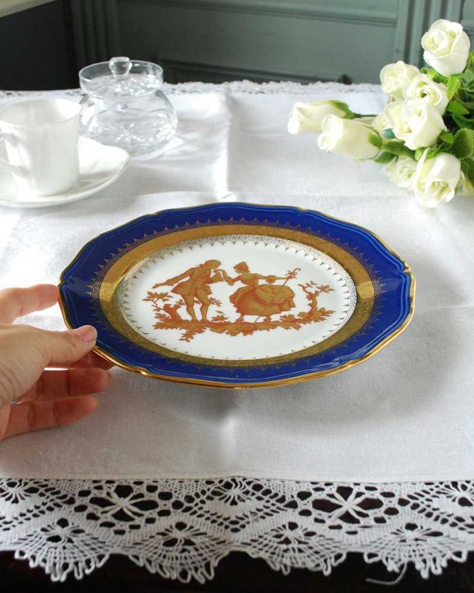 アンティーク 陶磁器の雑貨　アンティーク雑貨　フランスリモージュ（Limoges）フランス・ロココ美術の求愛を描いたアンティークプレート。飾って使って楽しむアンティーク美しい柄のプレートは、飾っても使っても楽しめます。(h-799-z)