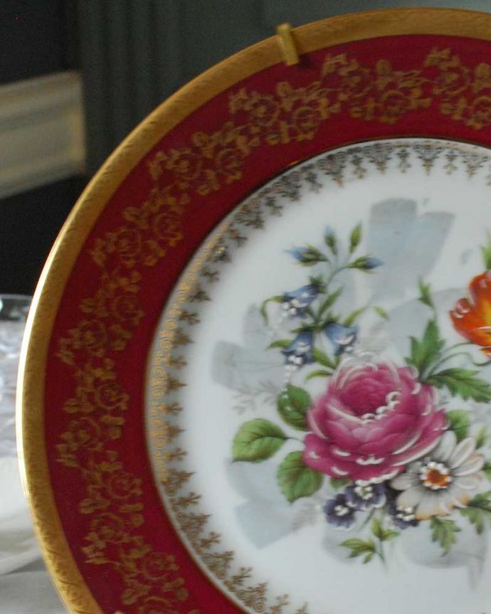 アンティーク 陶磁器の雑貨 アンティーク雑貨 フラワーブーケ×金彩が華やかな、フランスのアンティークプレート(リモージュ)。金彩がキラキラ輝くリモージュ驚くほどにキラキラ輝く美しさのリモージュ。(h-801-z)