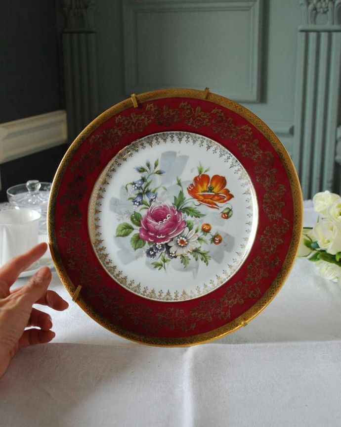 アンティーク 陶磁器の雑貨 アンティーク雑貨 フラワーブーケ×金彩が華やかな、フランスのアンティークプレート(リモージュ)。飾って使って楽しむアンティーク実用的に一番使いやすいサイズ。(h-801-z)