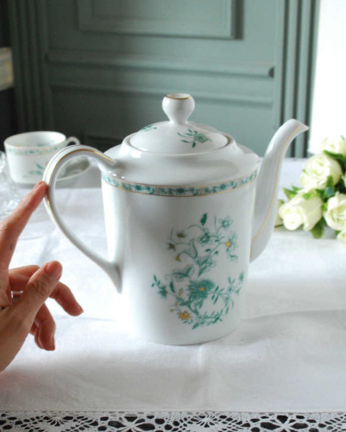 アンティーク 陶磁器の雑貨　アンティーク雑貨　フランスで出会ったベナルドのアンティークティーポット(リモージュ)。自分だけの使い方で使ってみましょうたっぷり紅茶が注げるサイズ。(h-808-z-1)