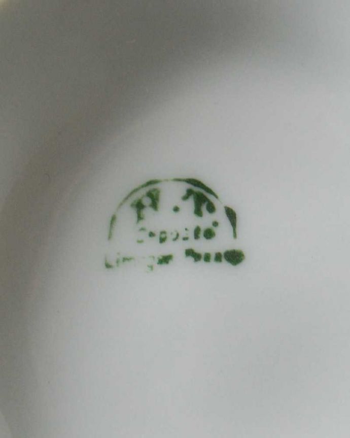 アンティーク 陶磁器の雑貨 アンティーク雑貨 優しい桜色にゴールドの模様が輝くフランスのアンティークミルクジャグ(リモージュ)。裏側には品質の証製造メーカー保証の意味がこもった窯印、ポーセリンマークがあります。(h-813-z-4)