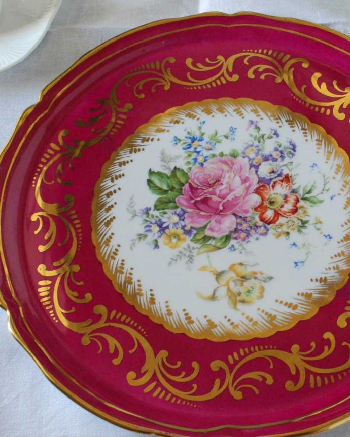 アンティーク 陶磁器の雑貨　アンティーク雑貨　薔薇×金彩が華やかな、フランスリモージュのアンティークプレート。金彩がキラキラ輝くリモージュ驚くほどにキラキラ輝く美しさのリモージュ。(h-822-z)