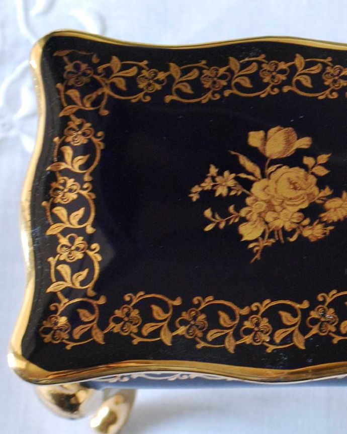 アンティーク 陶磁器の雑貨　アンティーク雑貨　金彩が華やかなフランスで見つけたリモージュのジュエリーケース。金彩がキラキラ輝くリモージュ驚くほどにキラキラ輝く美しさのリモージュ。(h-833-z)