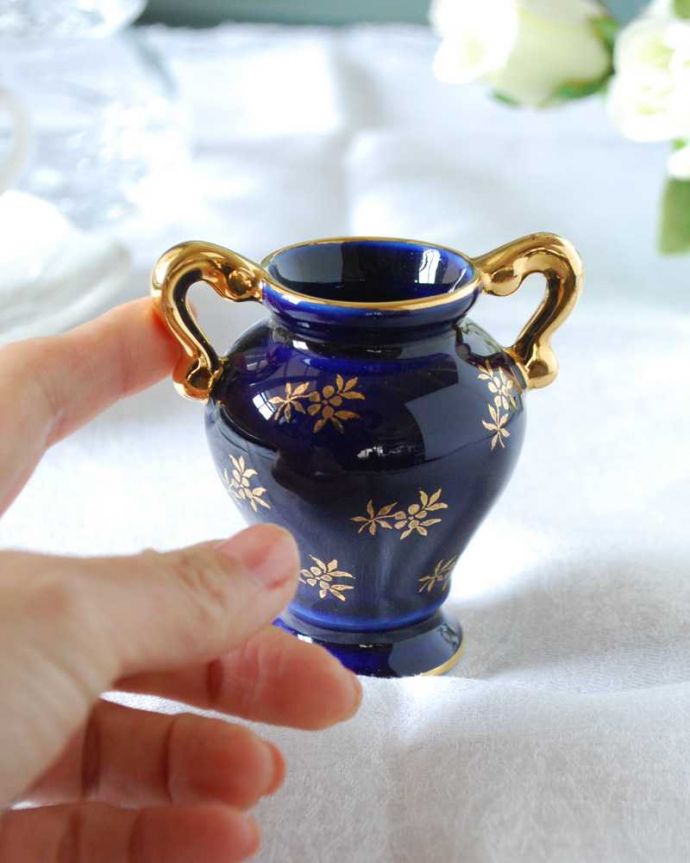 アンティーク 陶磁器の雑貨 アンティーク雑貨 フランスで見つけた小さな花瓶のかたちをしたアンティークオブジェ(一輪挿し)。絵になる美しさ何も入れなくても、絵になる美しいフォルム。(h-842-z)