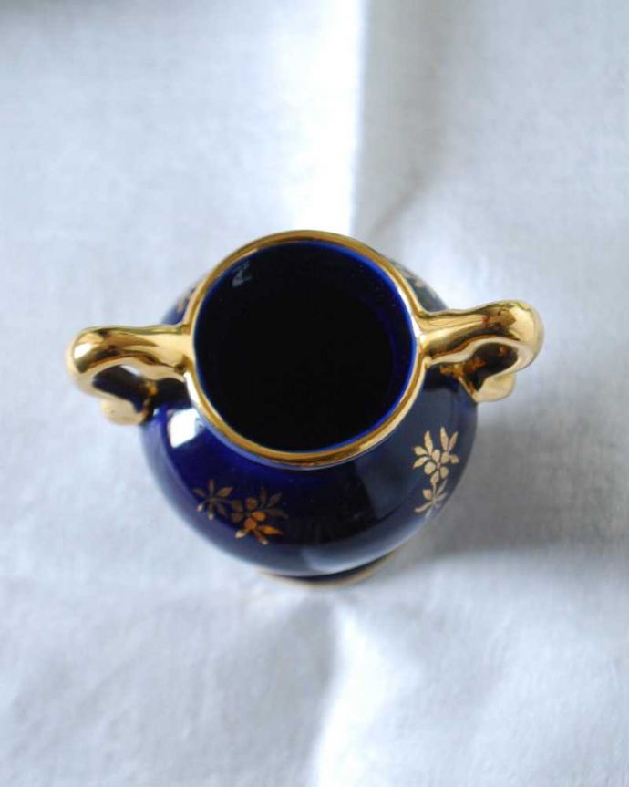 アンティーク 陶磁器の雑貨 アンティーク雑貨 フランスで見つけた小さな花瓶のかたちをしたアンティークオブジェ(一輪挿し)。上から見るとこんな感じです。(h-842-z)