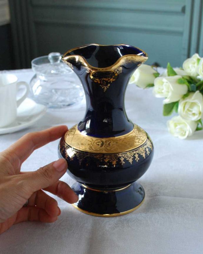 アンティーク 陶磁器の雑貨　アンティーク雑貨　フランスから到着した美しいリモージュのアンティークフラワーベース。絵になる美しさ何も入れなくても、絵になる美しいフォルム。(h-844-z)