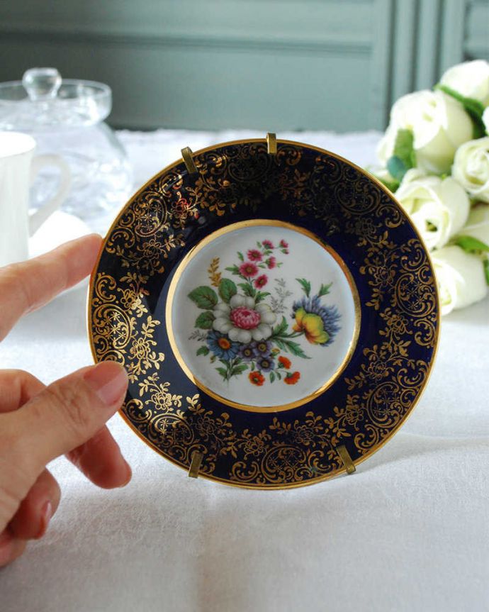アンティーク 陶磁器の雑貨 アンティーク雑貨 フラワーブーケの小さなアンティークプレート、フランスリモージュ。飾って使って楽しむアンティーク実用的に一番使いやすいサイズ。(h-851-z)