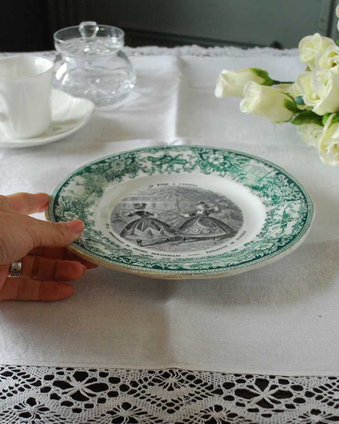 アンティーク 陶磁器の雑貨 アンティーク雑貨 繊細に描かれたデザインが美しい、フランスのアンティークプレート。飾って使って楽しむアンティーク食卓で使うのはもちろん、作品として飾っておくコレクターも多いアンティークのディナープレートです。(h-876-z)