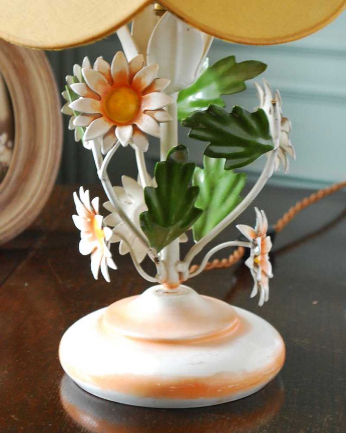 スタンドライト　照明・ライティング　花束が可愛いフランスで見つけたアンティークテーブルランプ(１灯)（E17シャンデリア球付） 。。(h-888-z)