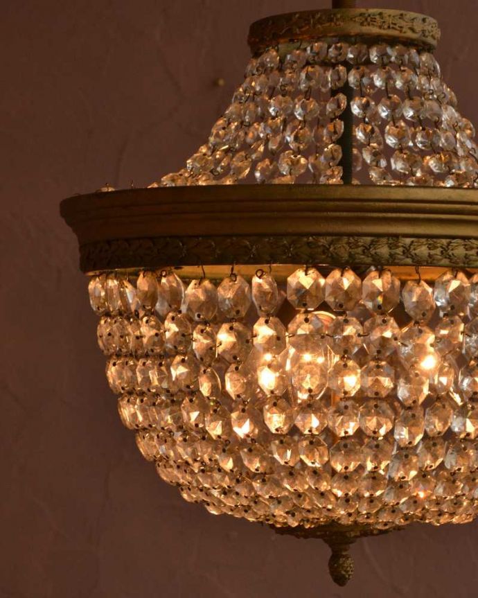 シャンデリアの点灯