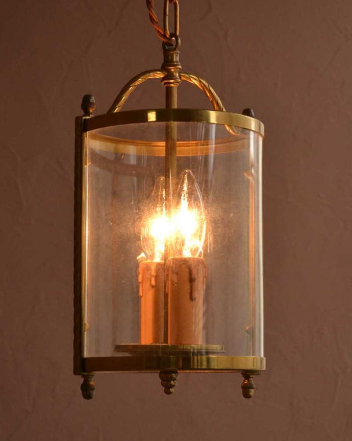 シャンデリア　照明・ライティング　ゴールド色の真鍮がキラっと輝くアンティークのランタンシャンデリア（2灯）（Ｅ17シャンデリア球付） 。。(h-896-z)