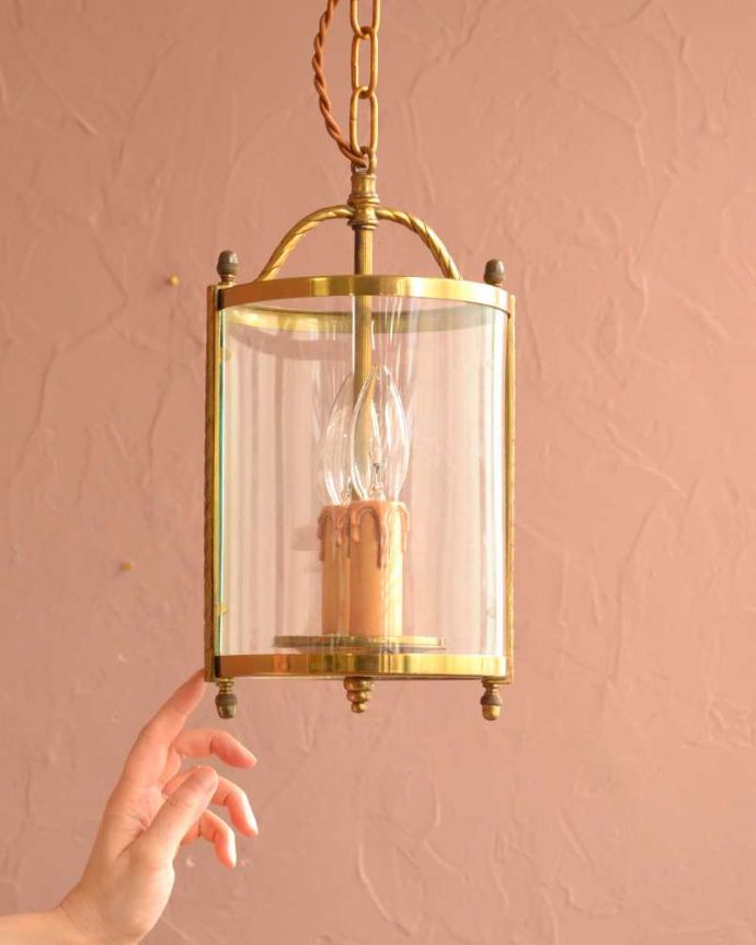 シャンデリア　照明・ライティング　ゴールド色の真鍮がキラっと輝くアンティークのランタンシャンデリア（2灯）（Ｅ17シャンデリア球付） 。。(h-896-z)