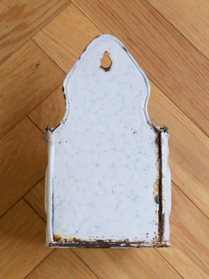 アンティーク雑貨の裏