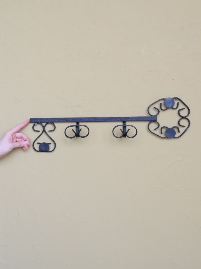 壁を飾るウォールフック