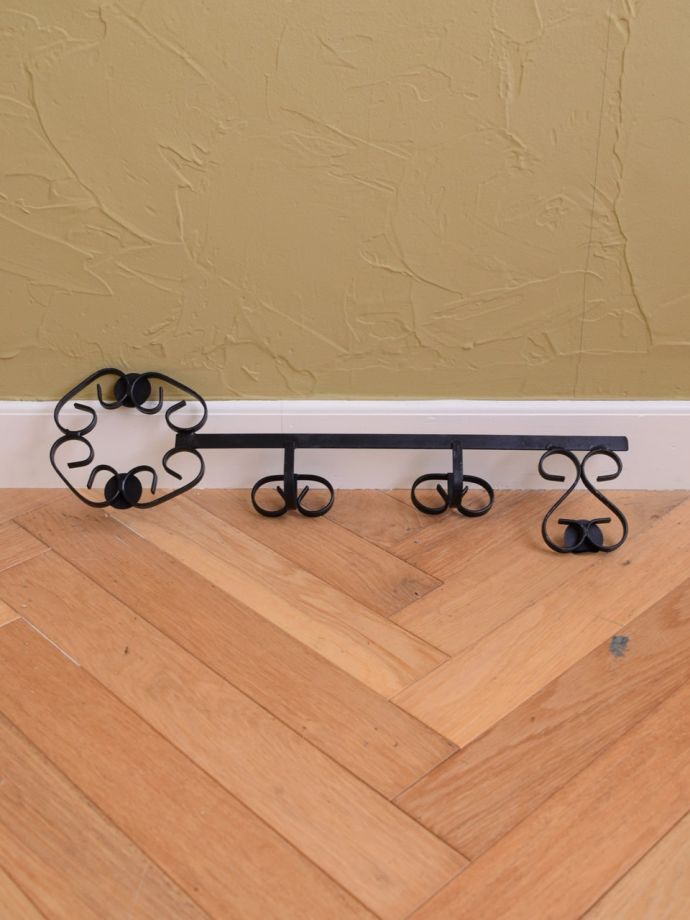 ウォールフックの後ろ姿