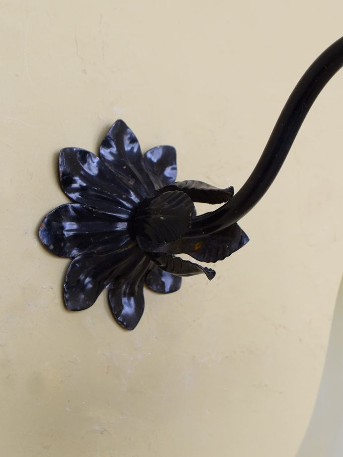 壁付け照明の土台部分