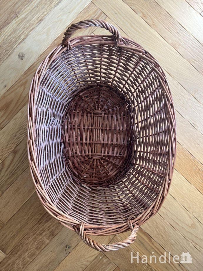 アンティークバスケットの中