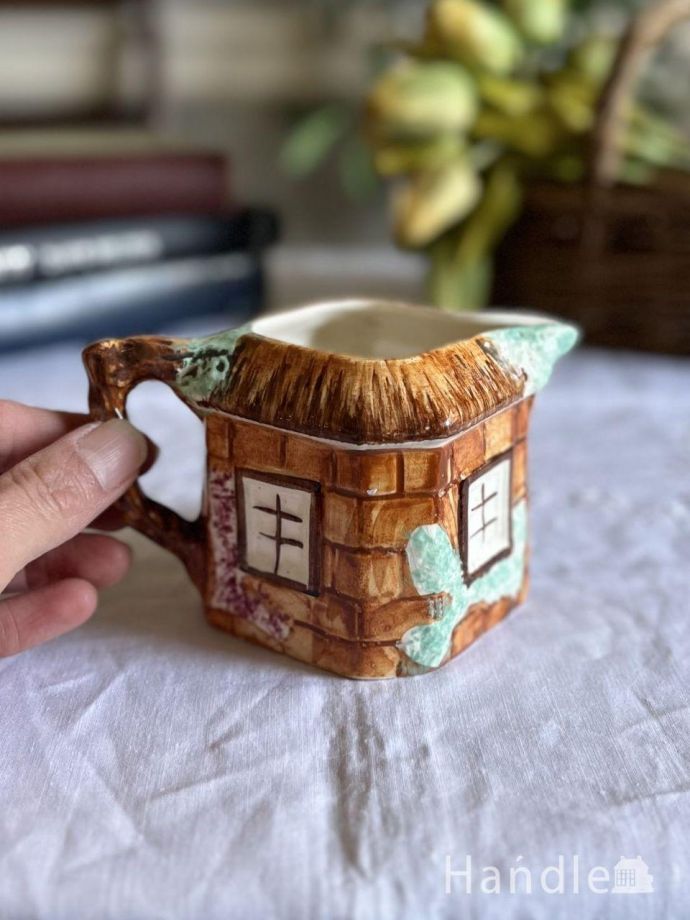 陶磁器のミルクピッチャー