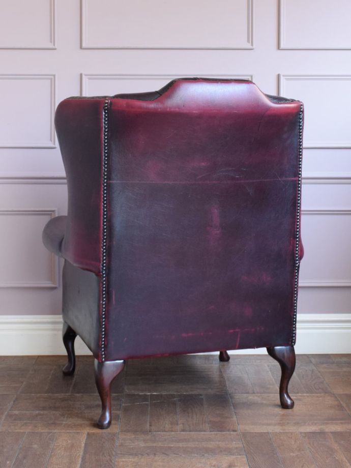 アンティークのパーソナルチェアの後ろ姿