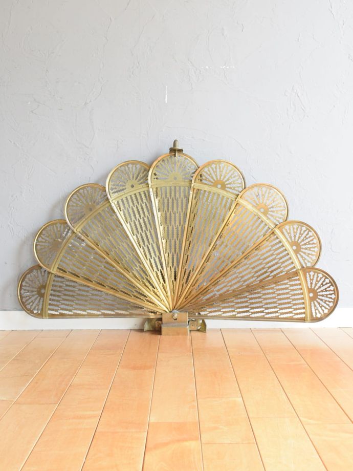 スクリーンの後ろ姿