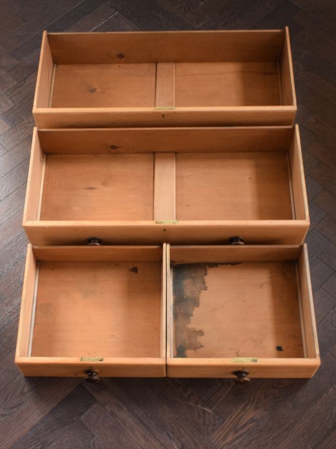 チェストの引き出しの中