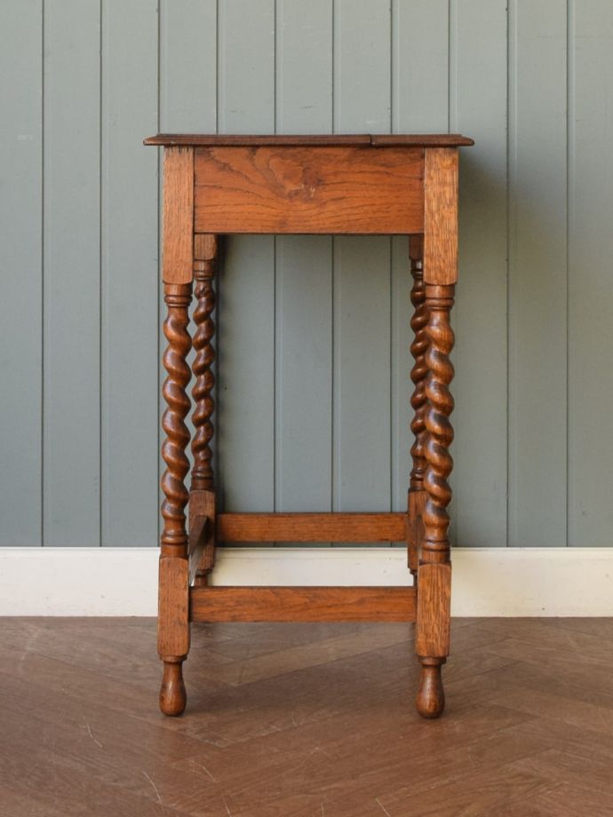 コンソールテーブルの側面