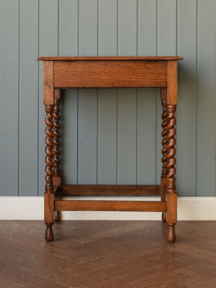 コンソールテーブルの後ろ姿