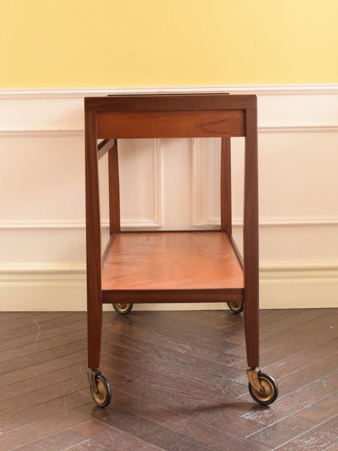 ビンテージワゴンの側面