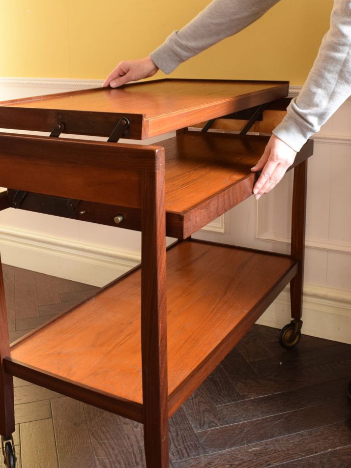 伸長式のワゴン