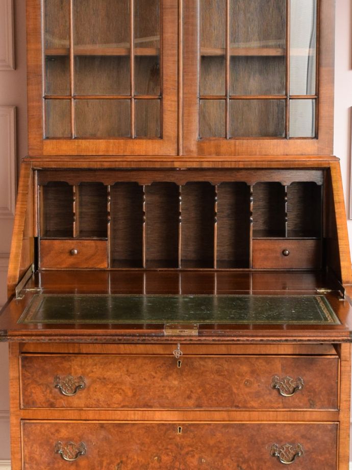 ビューローの扉の中