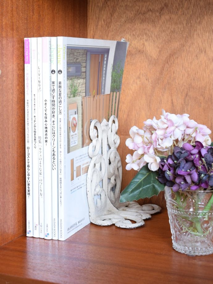 ビューローの扉を開けると