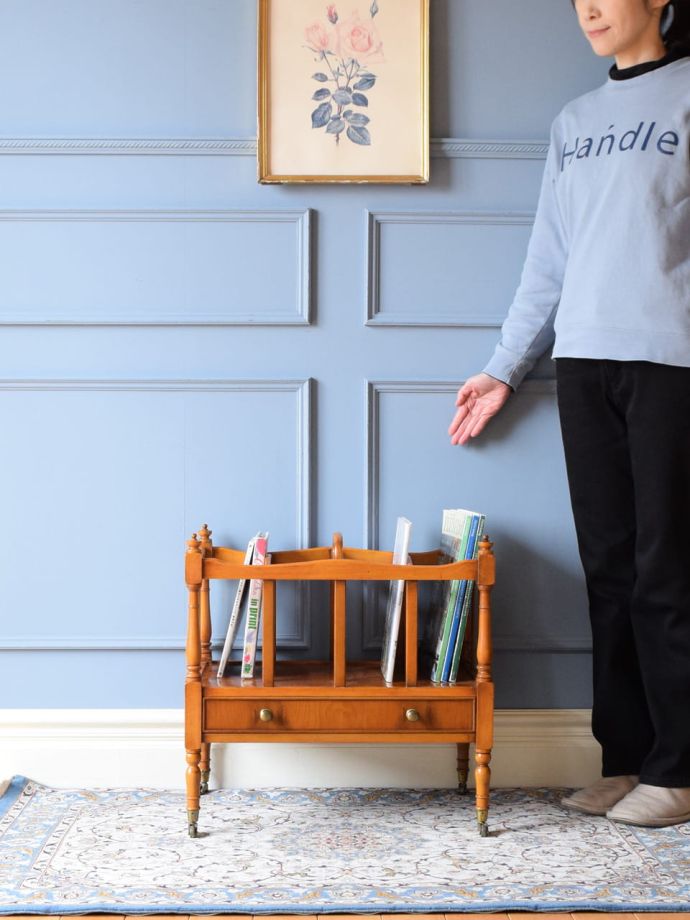 アンティークのおしゃれなマガジンラック